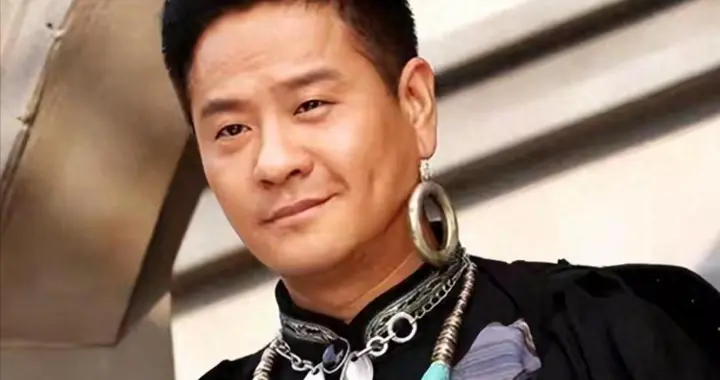 顶级负心汉！成名后与救命恩人离婚娶小三，如今前妻红了他糊了