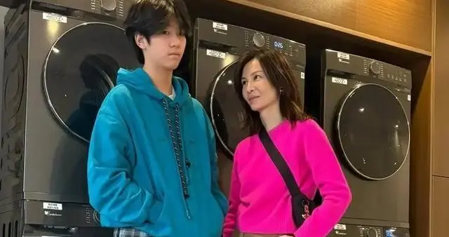 48岁刘孜飞美国为15岁儿子庆生，曾被气到进山，如今依旧满眼是娃