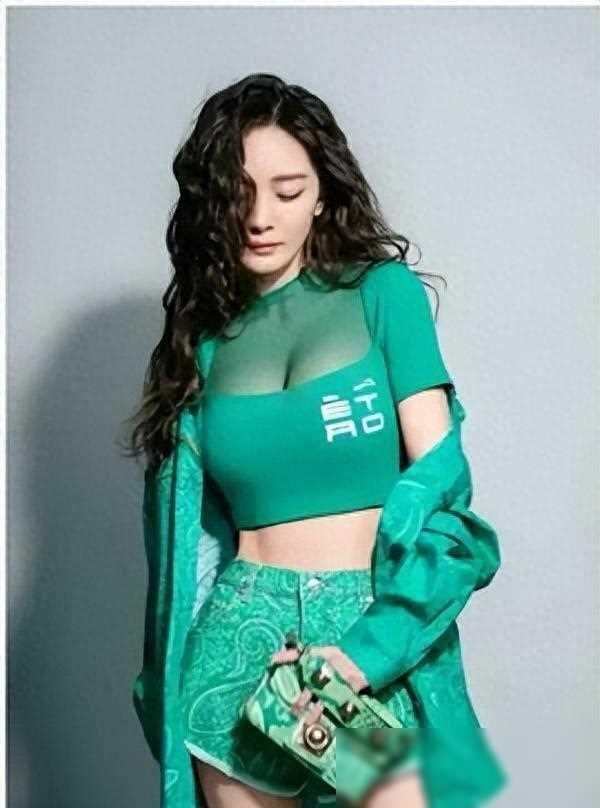 杨幂的这张照片，作为女人我看了都心动，更何况是男人？