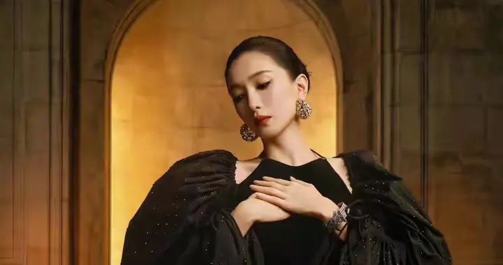 江疏影 黑底彩绣裙，旧时光里的摩登女郎！