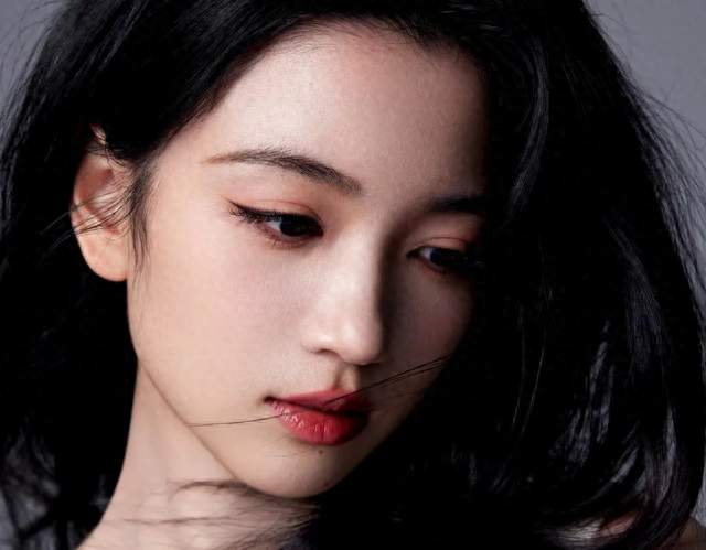 代露娃怼脸拍，果然是美人三分龅