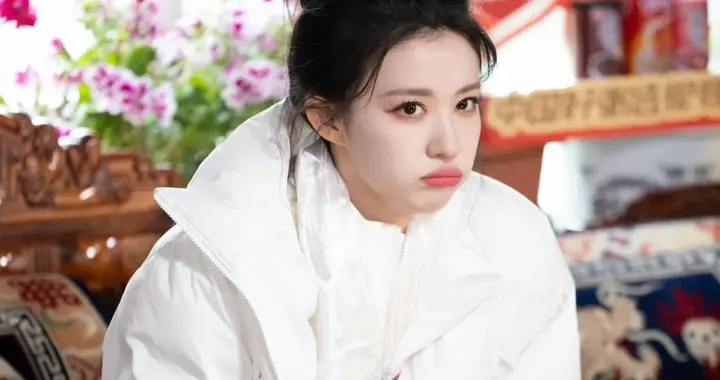 王楚然高度近视却坚持不手术，真实原因曝光，竟和童年经历有关！