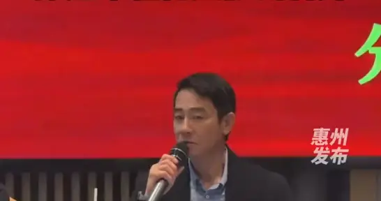 原来陈小春的真名叫陈泰铨