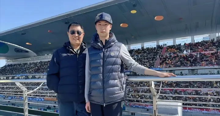 林永健妻子晒15岁儿子活动照，目测身高1米9，长得和父亲一模一样