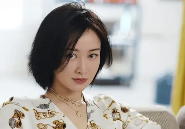 央视“最多情”的女主持：游走在2名已婚男之间，现在的她怎样了