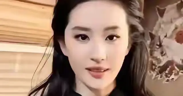 刘亦菲近照引热议：当“神仙姐姐”也抵不过时光的衰老