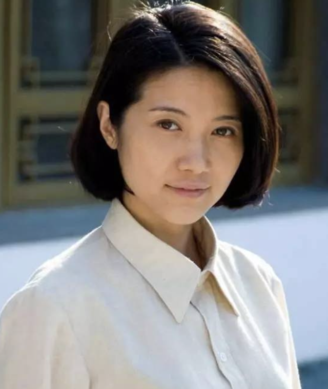 颜丙燕|颜丙燕：照顾绝症母亲息影8年，八次夺得影后，50岁还未婚单身