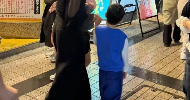 才刷到章子怡说女儿喜欢雨琦，她就带儿女去现场追星了