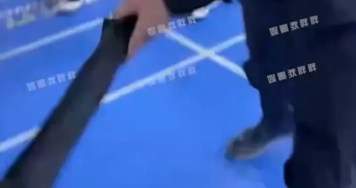 曝王鹤棣无视保镖当众殴打女粉