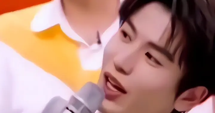 一手好牌打得稀烂！张凌赫一句话惹众怒，道歉后仍被骂新剧受牵连