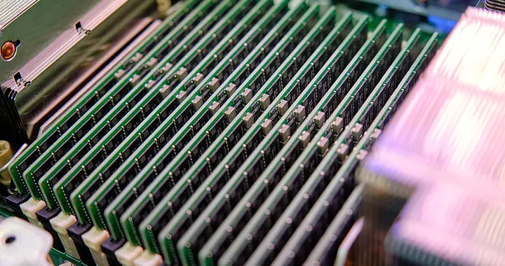 英伟达，仍将控制内存制造商