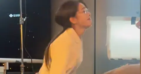 女演员曝假戏真做，指甲断裂，其他演员打人、拖欠工资黑料被扒