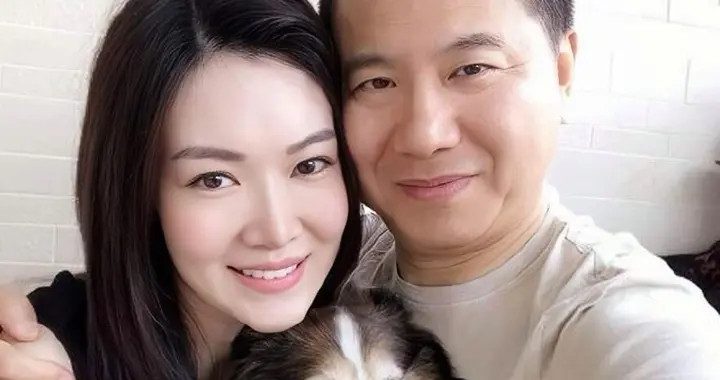 离开黄有龙后，她转身嫁给富豪，四年连生三娃，为何如今抑郁了？