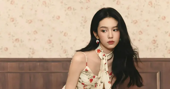 周也，碎花裙好清新。