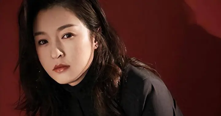 她不接受被潜规则，出道25年却无人问津，47岁仍未婚的她如今怎样