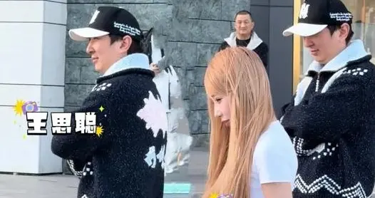 王思聪又结新欢？和网红蓓蓓度假被曝开心像孩子，真打脸“懒懒”