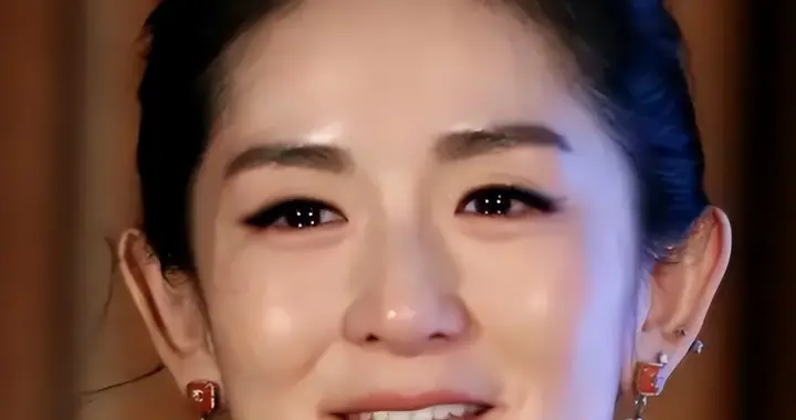 谢娜主持中国电影周年当天，央视六公主公开点名，刘烨的话应验