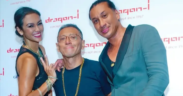 杨受成58岁长子罕见露脸，打理名下餐厅亲力亲为，满脸皱纹好沧桑