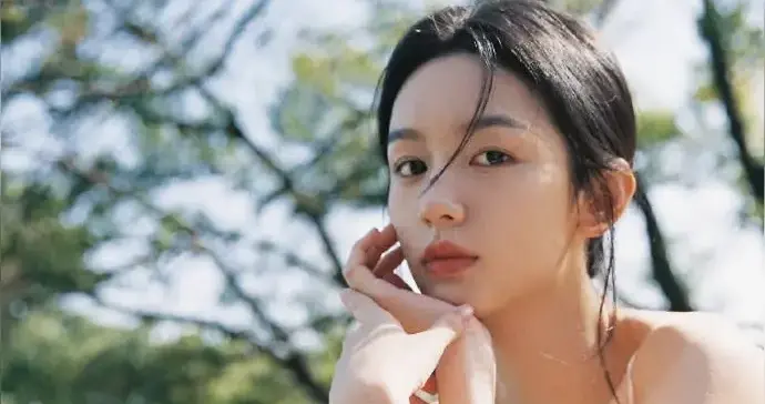 周也，吊带裙写真