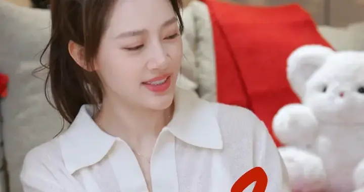 聂远妻子聊二胎了！首次透露是女儿，3岁穿粉色小旗袍过年