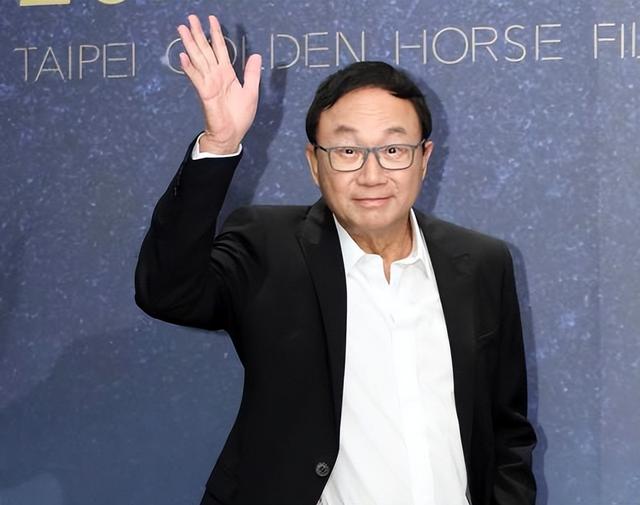 82岁许冠文已计划后事，与三弟一样海葬但很怕死亡，太太也不同意