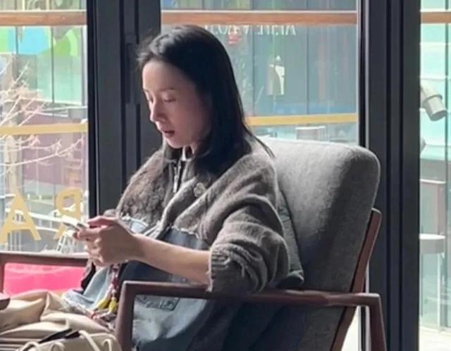 郭富城|42岁董洁三里屯被偶遇！皮肤水嫩似18岁少女，被曝一场直播卖2亿