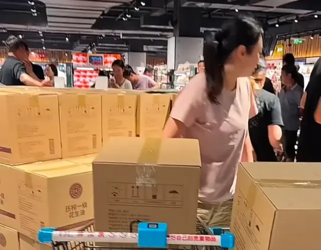 网友纷纷开始熬猪油代替罐装食用油，专家：猪油不健康