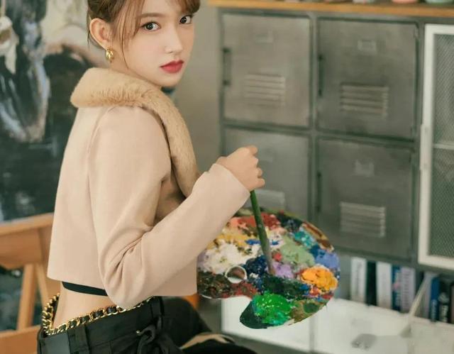 程潇|程潇小背心露腰装，身材没谁了