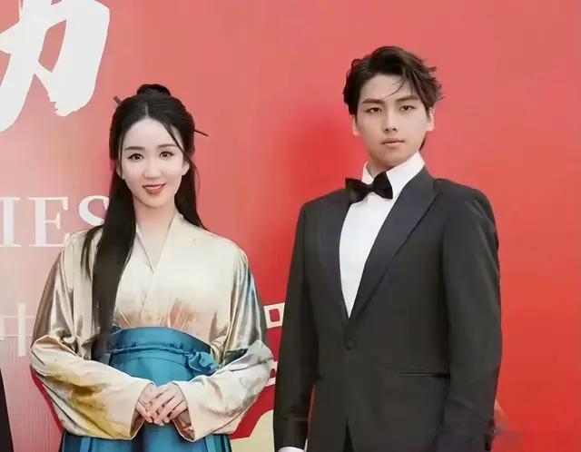 36岁娄艺潇和22岁小男友恋情曝光，网友辣评：姐就不能吃点好的