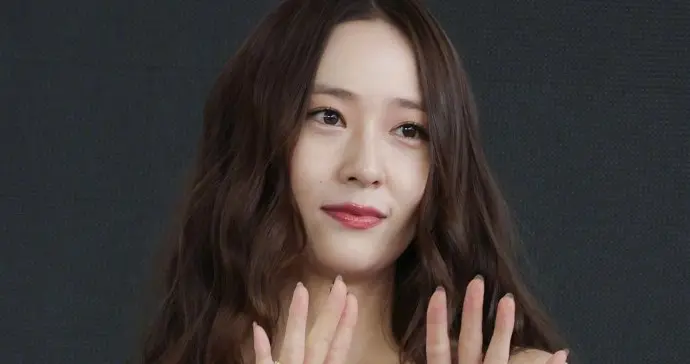 郑秀晶最新活动美图来啦