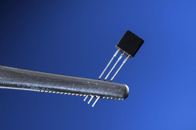 光电耦合器在信号传输和隔离中的作用