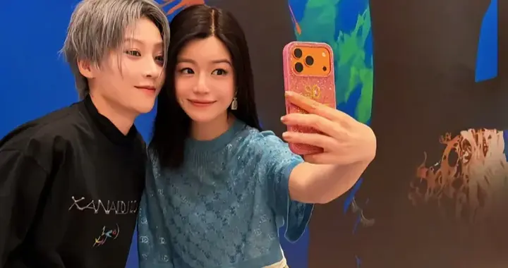 陈妍希现身刘雨昕演唱会，在圈内人缘超好，离开陈晓后更闪闪发光