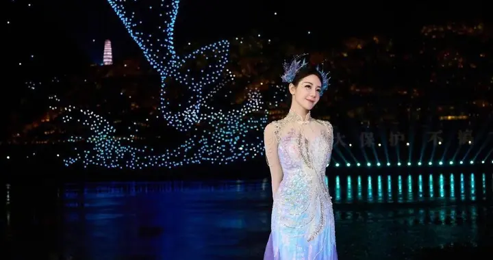 迪丽热巴登上热搜，谁给迪丽热巴化的这么美的妆，江豚踏浪来