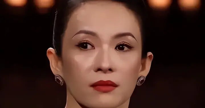 离婚2年后，公开求工作、性格大变的章子怡，印证了汪峰的评价