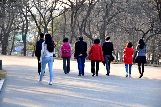 朝鲜|不懂就问，外国游客在朝鲜可以穿牛仔裤吗？