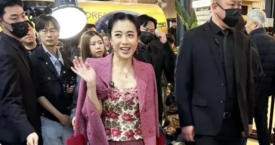 财气养人！46岁甘比越来越漂亮，身家700亿，是刘銮雄最后的女人