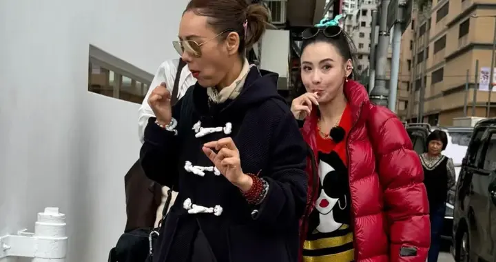 张柏芝和宁静在香港街头出现，两个人在大冷天逛街