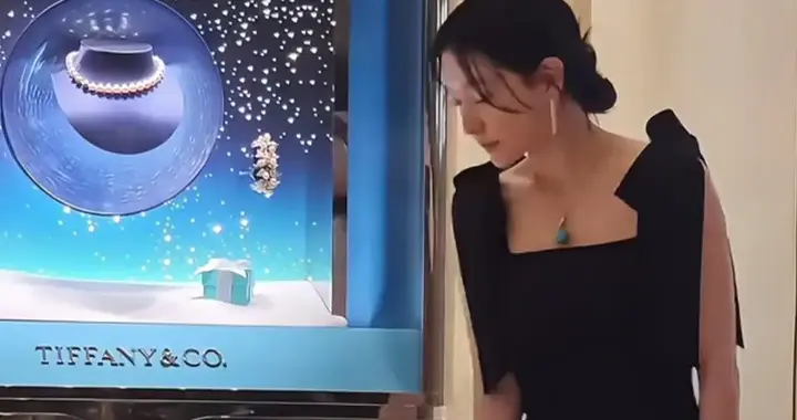 50多岁的李英爱不仅保养牛逼甚至还有少女感，看着楚楚可怜好逆天