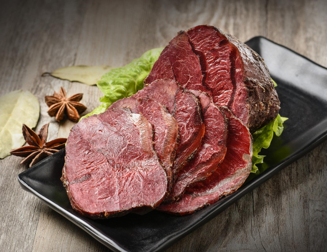 卤牛肉嚼不烂，不是时间不够，放入这5种料，牛肉软烂、还不柴