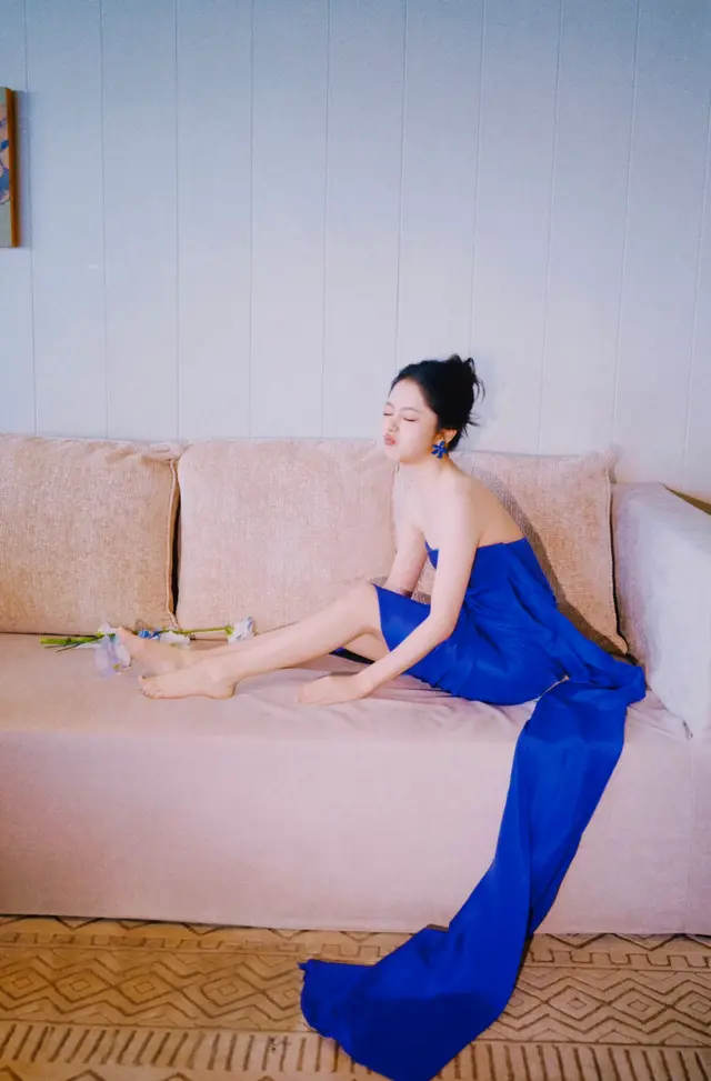 谭松韵 白嫩裸足 娇俏可爱