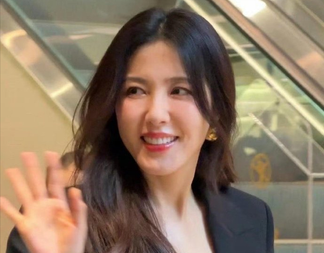 曾黎这身材简直绝了，48岁完全看不出岁月痕迹