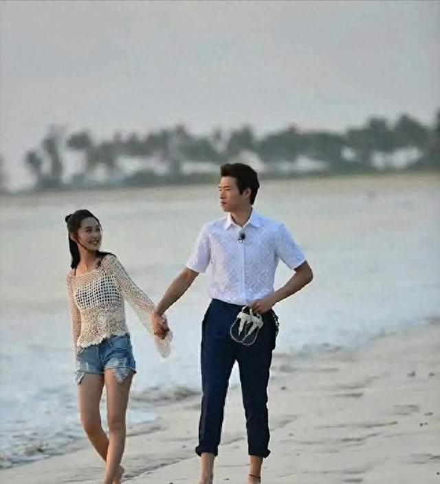 李沁自曝最重92斤，镜头里大腿却显粗，真翻车还是角度坑？