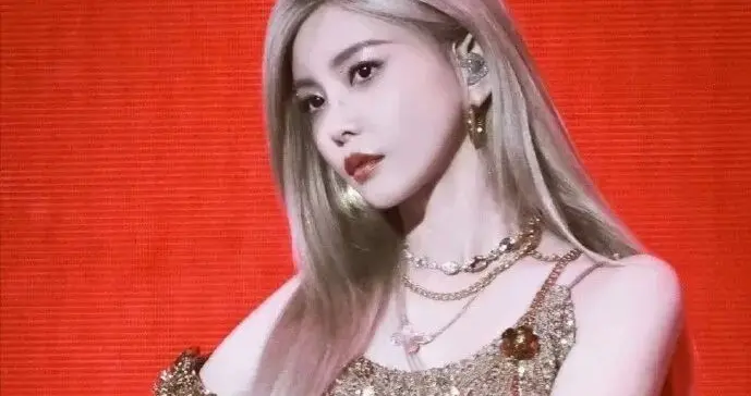 于文文演唱会晕倒被急救车送医院！她连轴转带病工作