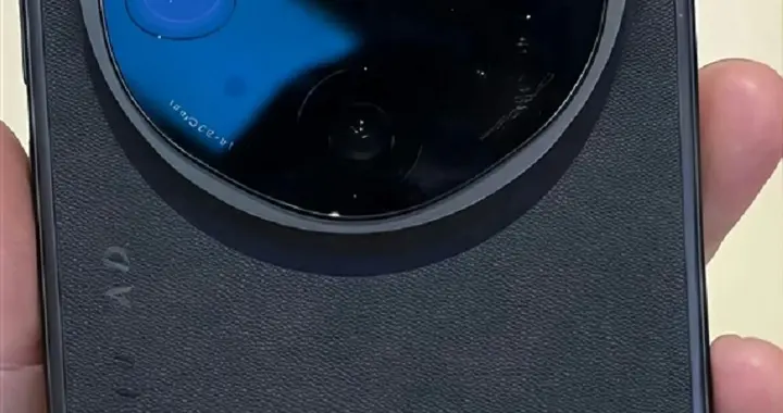 OPPO Find X9 Ultra疑似真機曝光，后攝模組、手機背面都是看點！