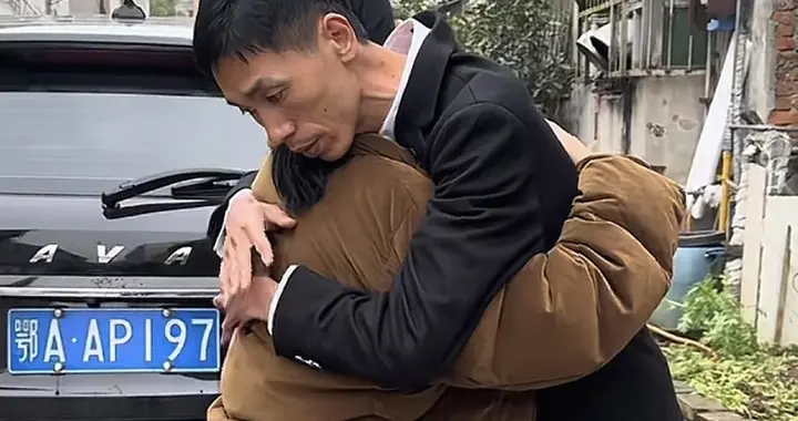 李鑫姐弟已经和好，李林说没什么大不了，尊重弟弟希望他过的好