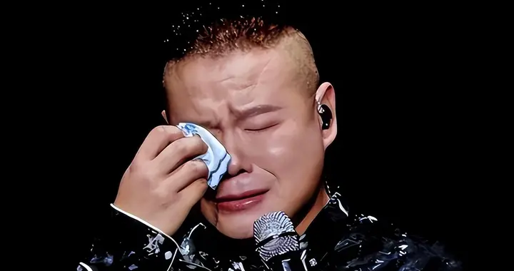 欠税被通报一个多月，岳云鹏再传噩耗，事关春晚，去年因此进医院