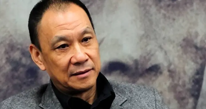 王学圻近况曝光，才明白为何对簿公堂，也要和结婚40年的发妻离婚