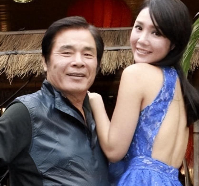 “6个老婆”同住一屋，每月人均7万零花钱，71岁又娶第7房娇妻