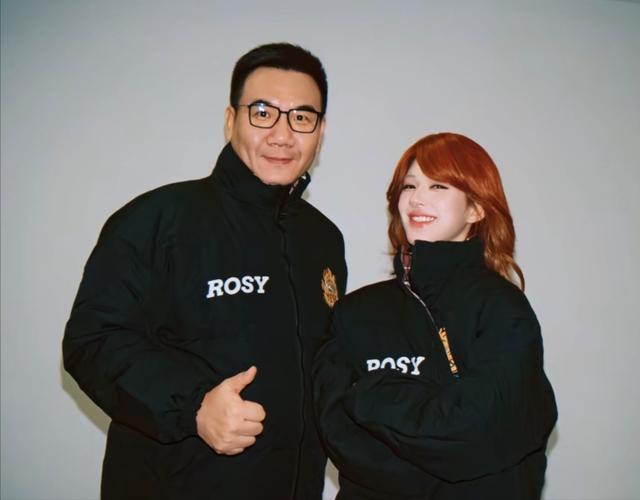 赵露思伯乐兼经纪人李炜首次公开发文，网友纷纷评论区喊话