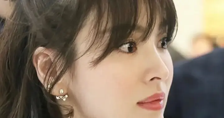 宋慧乔凭啥越老越美？42岁无滤镜翻车了？穿搭秘籍藏着啥门道？